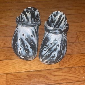 marble black and white crocs